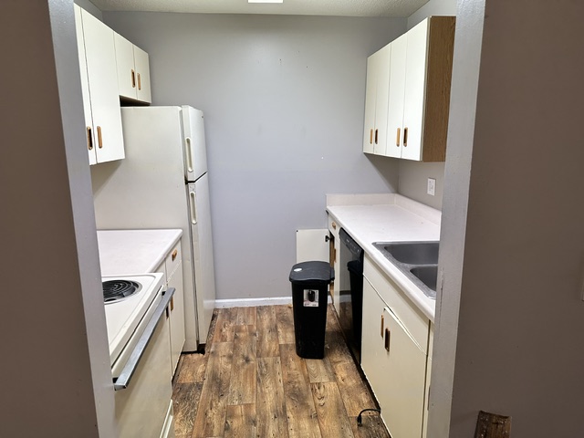 Apartment kitchen at North Ridge Apartments
